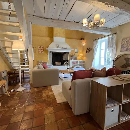 Elegant 18th-century Bastide In Provence With Panoramic Views And Private Pool فالونسول