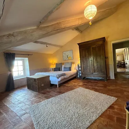 Elegant 18th-century Bastide In Provence With Panoramic Views And Private Pool مزرعة للإقامة
