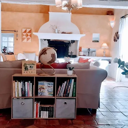 Elegant 18th-century Bastide In Provence With Panoramic Views And Private Pool Séjour à la ferme *