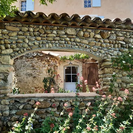 Séjour à la ferme Elegant 18th-century Bastide In Provence With Panoramic Views And Private Pool Valensole