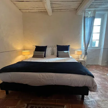 Elegant 18th-century Bastide In Provence With Panoramic Views And Private Pool Valensole