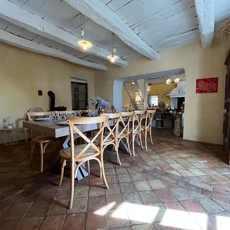 Séjour à la ferme Elegant 18th-century Bastide In Provence With Panoramic Views And Private Pool Valensole