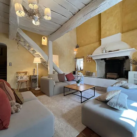 Elegant 18th-century Bastide In Provence With Panoramic Views And Private Pool