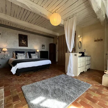 Elegant 18th-century Bastide In Provence With Panoramic Views And Private Pool Farm stay Valensole