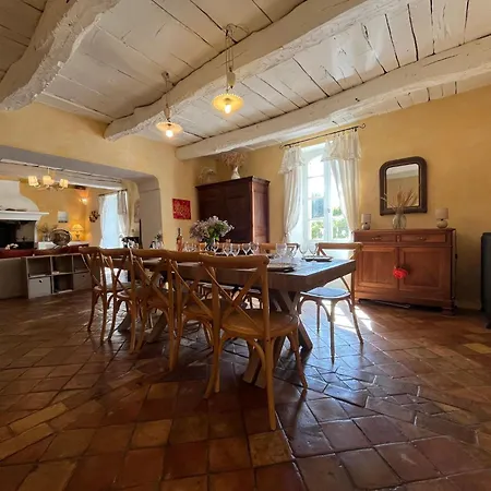 Séjour à la ferme Elegant 18th-century Bastide In Provence With Panoramic Views And Private Pool Valensole
