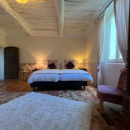 Elegant 18th-century Bastide In Provence With Panoramic Views And Private Pool Farm stay Valensole